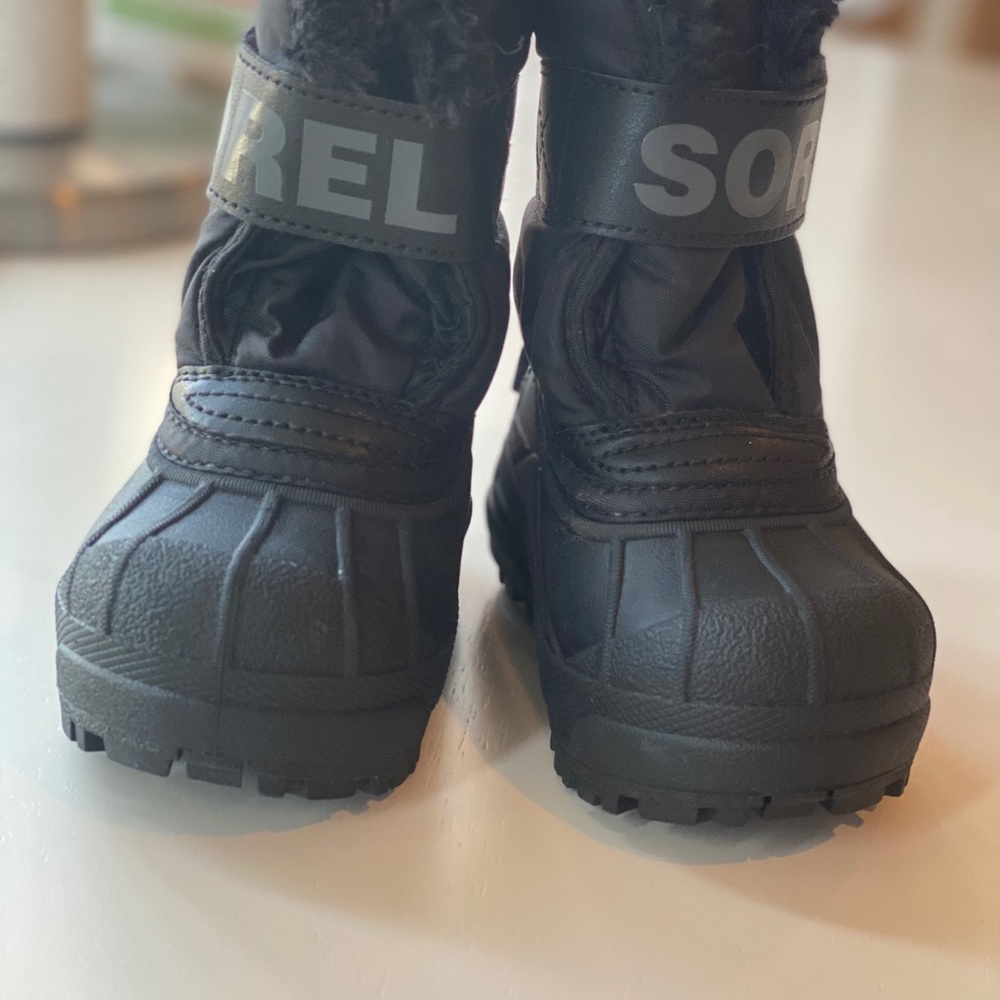 Sorel toddler snow boots size 5 worn once